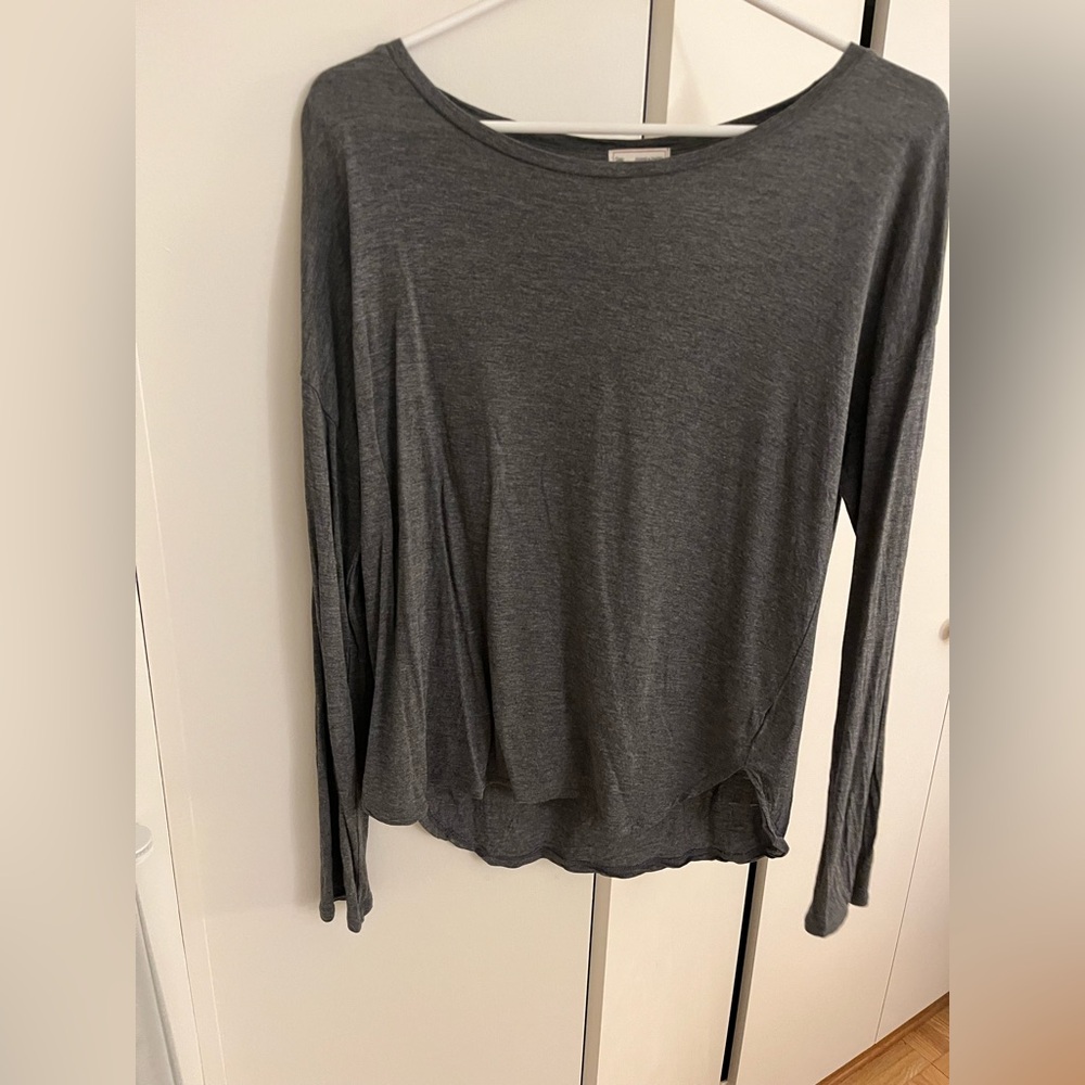 GAP Gray Long Sleeve Relaxed T-Shirt